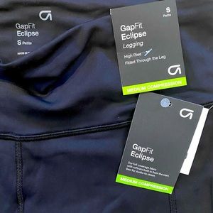 NWT Gap fit eclipse legging size small.